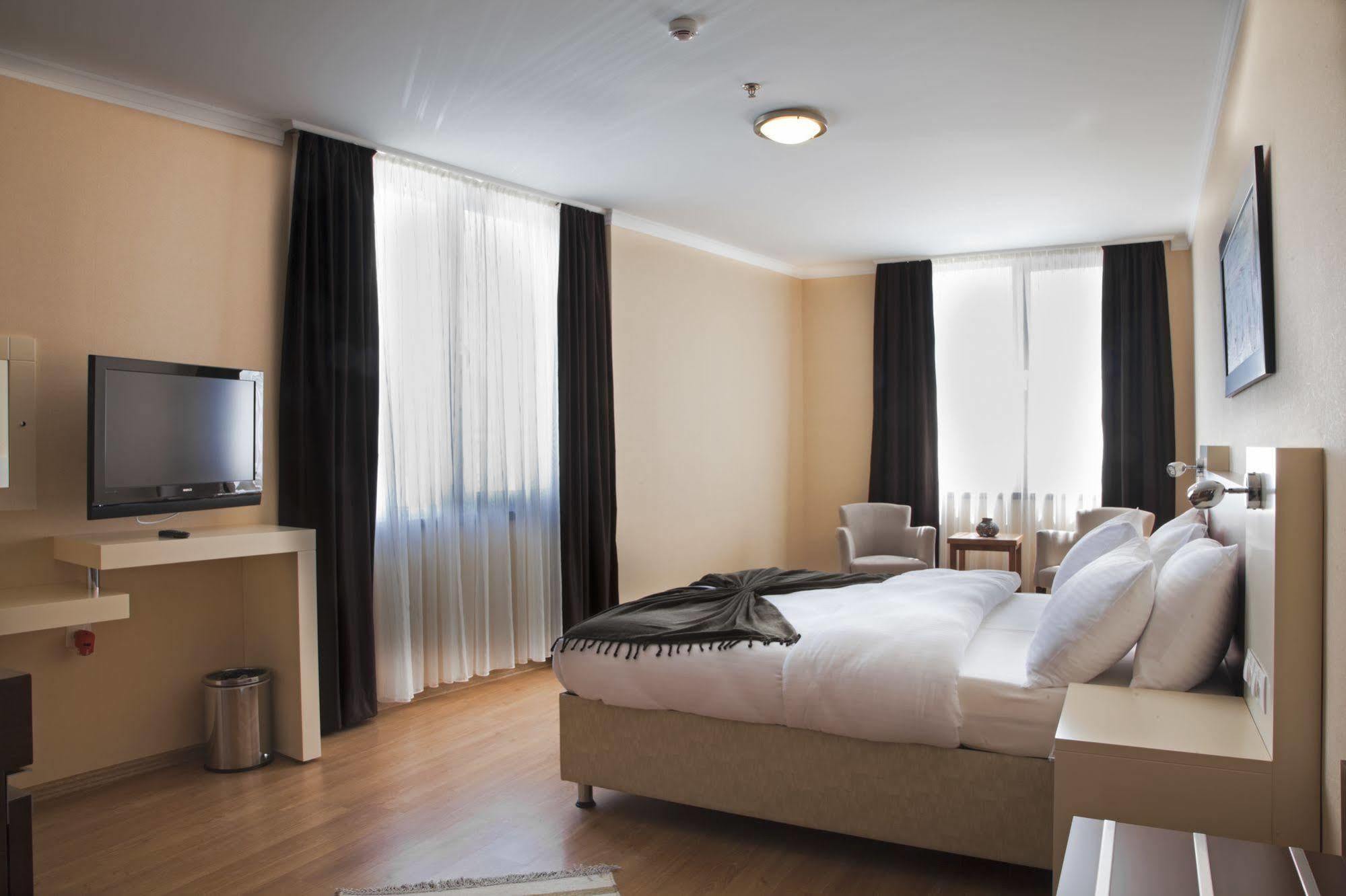 Gosterisli Otel Duzce Ngoại thất bức ảnh